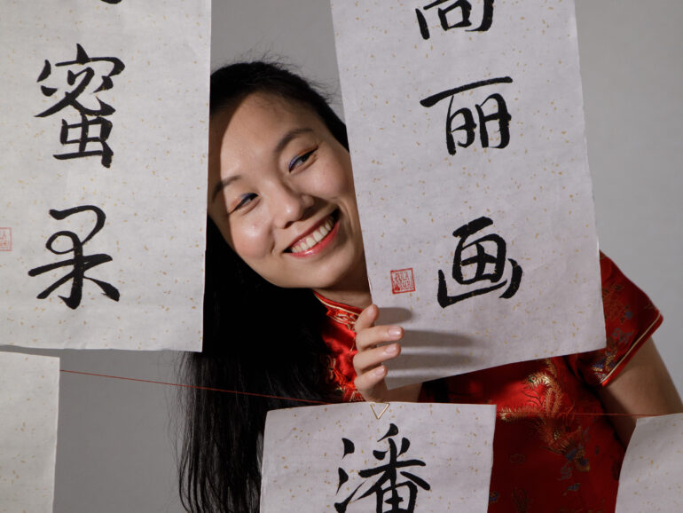 História da Escrita Chinesa: da escrita em ossos à alfabetização em massa